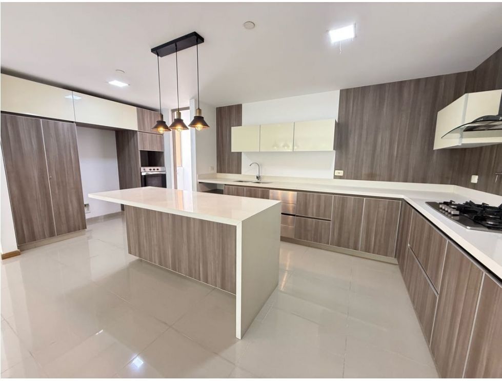 Apartamento en arriendo Antioquia Envigado El Esmeraldal 185 m2 Habitaciones 3 Baños 4 Garajes 2 Precio $8800000