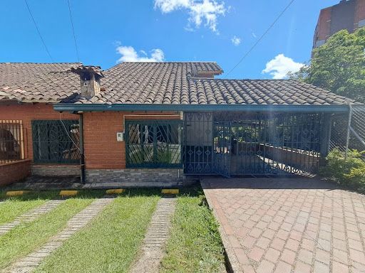 Apartamento en arriendo Antioquia Rionegro El Hospital 300 m2 Habitaciones 3 Baños 3 Garajes 2 Precio $4500000