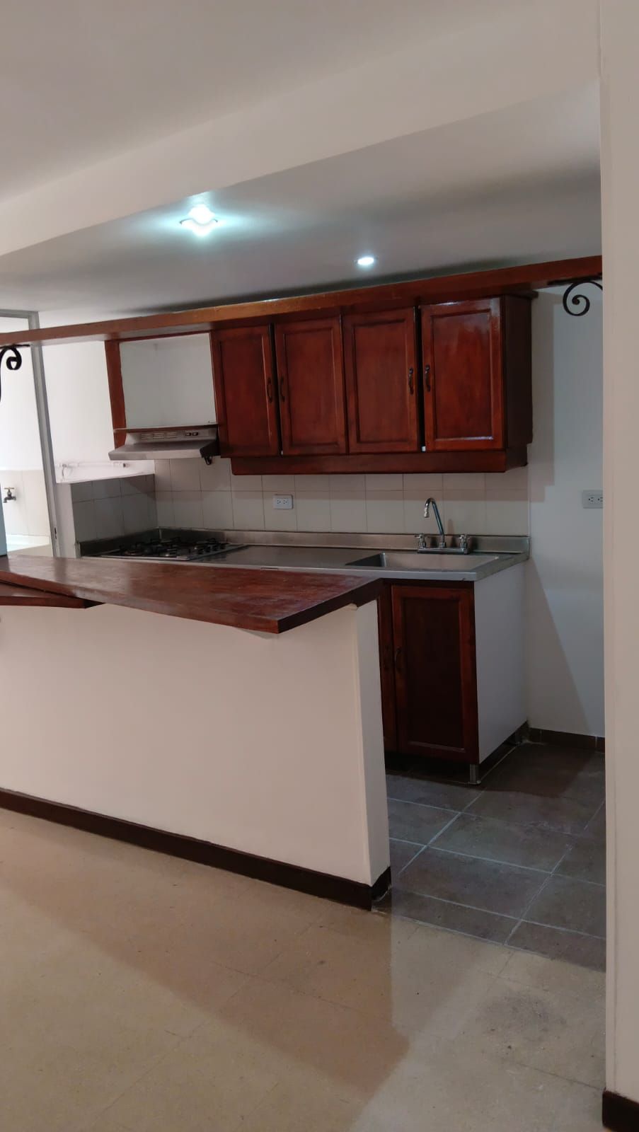 Apartamento en arriendo Antioquia Medellín San Bernardo 100 m2 Habitaciones 3 Baños 3 Garajes 1 Precio $2700000