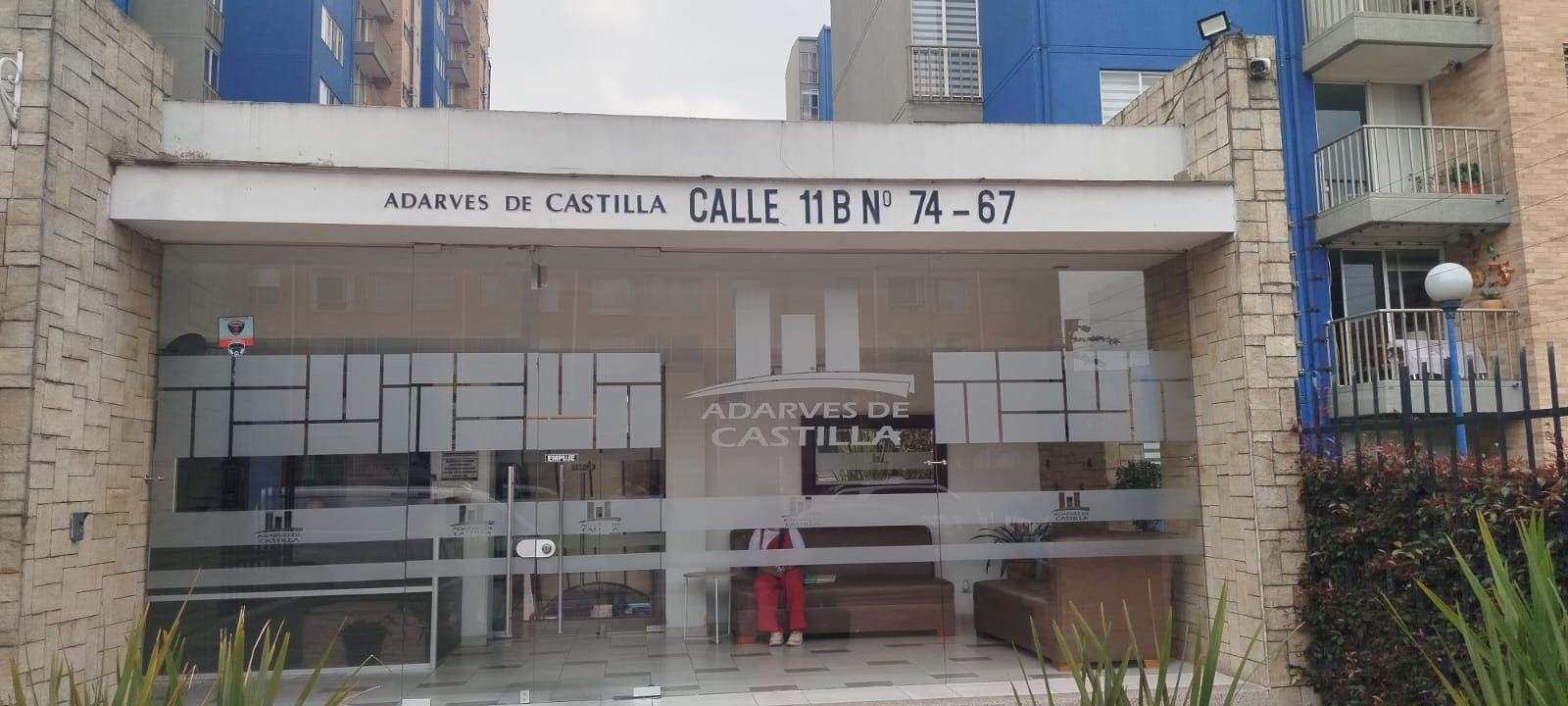 Apartamento en venta Cundinamarca Bogotá Ub Castilla Real 50 m2 Habitaciones 3 Baños 2 Garajes 1 Precio $340000000