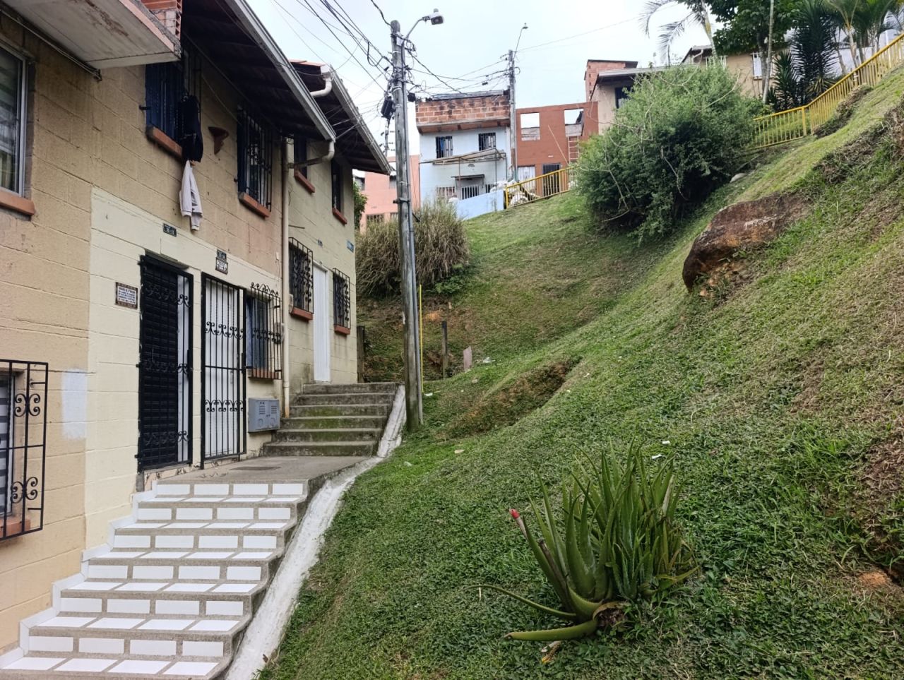 Apartaestudio en arriendo Antioquia Medellín Naranjitos 45 m2 Habitaciones 2 Baños 1 Garajes 0 Precio $1200000