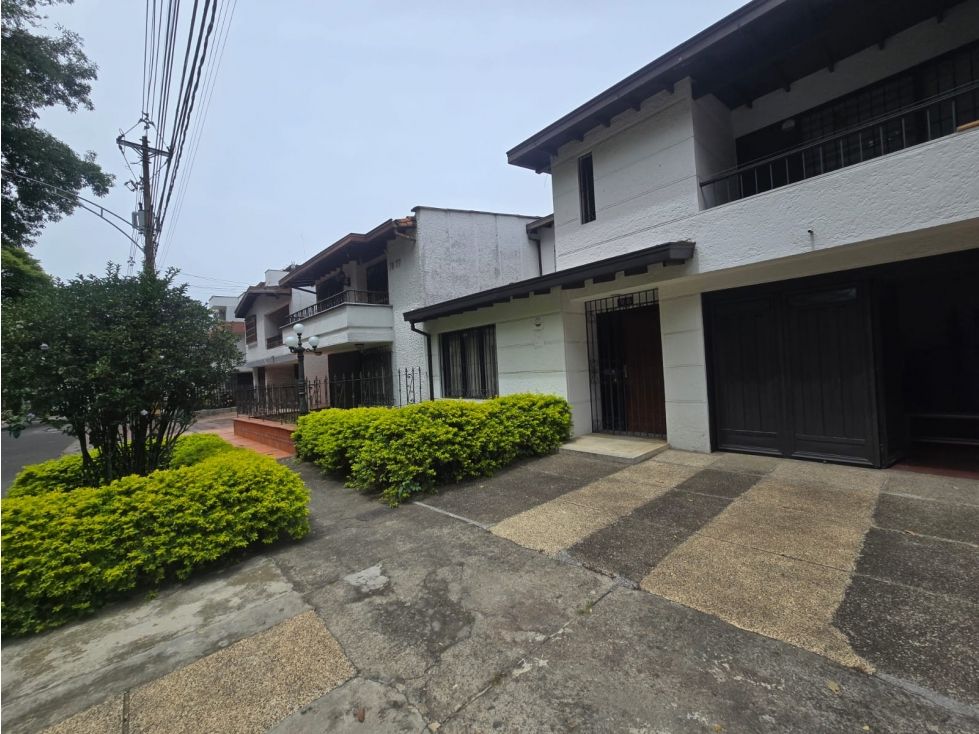 Casa en venta Antioquia Medellín Los Colores 287 m2 Habitaciones 3 Baños 2 Garajes 1 Precio $1888000000
