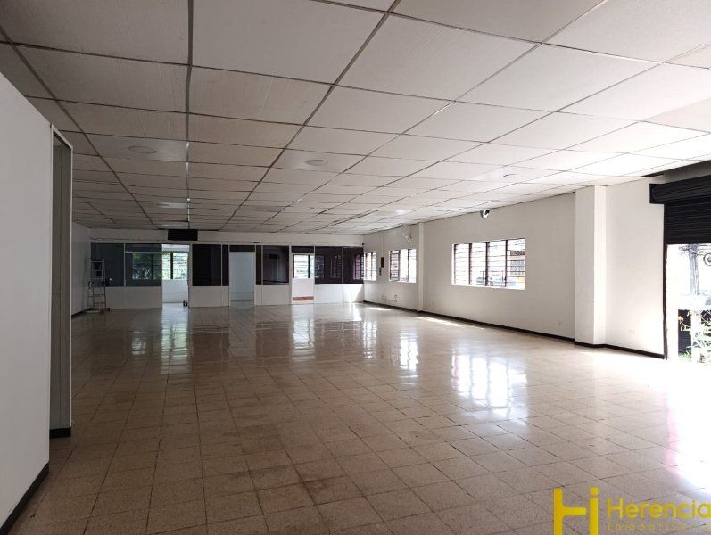 Local en arriendo Antioquia Itagüí Centro 220 m2 Habitaciones 0 Baños 2 Garajes 0 Precio $8500000
