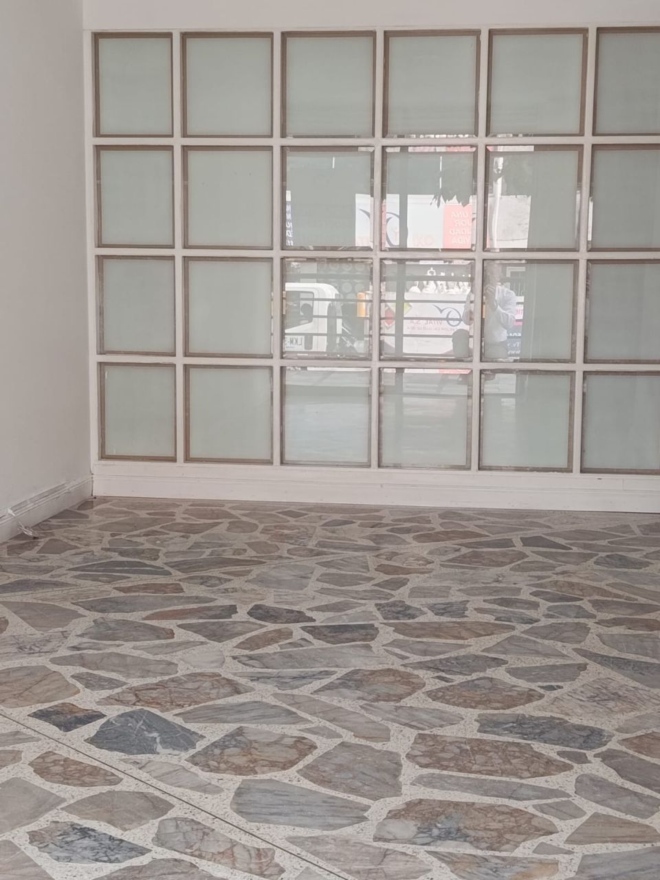 Local en arriendo Antioquia Medellín Laureles 28 m2 Habitaciones 0 Baños 1 Garajes 0 Precio $2100000