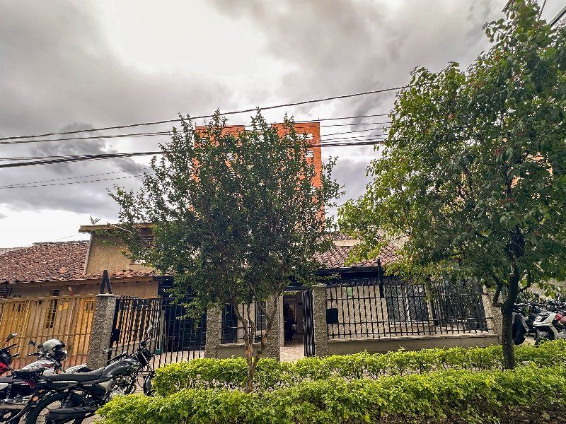 Casa en arriendo Antioquia Medellín Rosales 305 m2 Habitaciones 6 Baños 4 Garajes 1 Precio $16000000