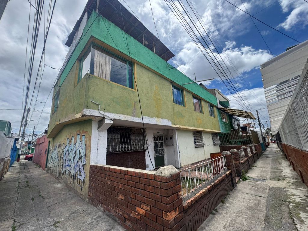 Casa en venta Cundinamarca Bogotá Quiroga Central 320 m2 Habitaciones 8 Baños 3 Garajes 0 Precio $370000000