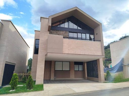 Casa en arriendo Antioquia El Retiro El Retiro 170 m2 Habitaciones 2 Baños 4 Garajes 2 Precio $7500000