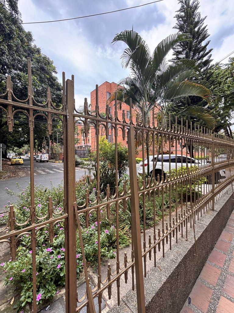 Casa en venta Valle Del Cauca Cali Santa Anita - La Selva 500 m2 Habitaciones 5 Baños 5 Garajes 2 Precio $720000000