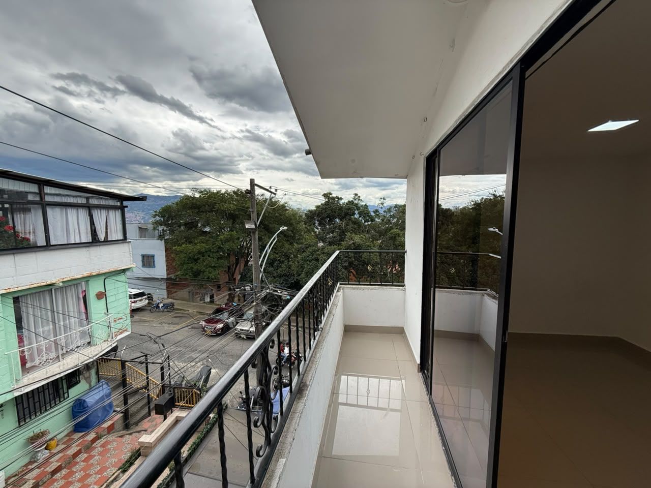 Apartamento en arriendo Antioquia Medellín Cataluña 80 m2 Habitaciones 4 Baños 2 Garajes 0 Precio $1800000