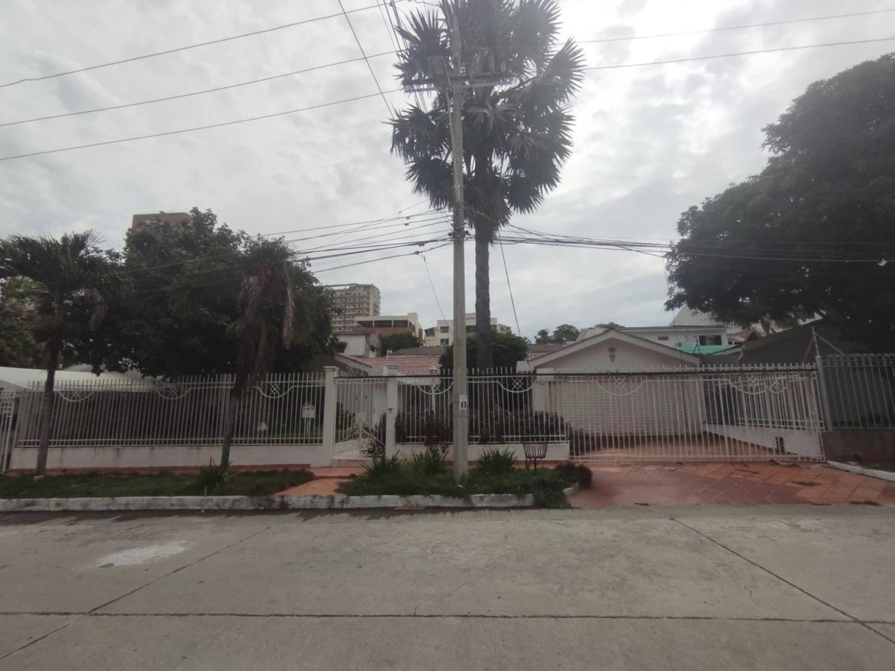 Casa en venta Atlántico Barranquilla Villa Santos 370 m2 Habitaciones 5 Baños 6 Garajes 1 Precio $1048000000