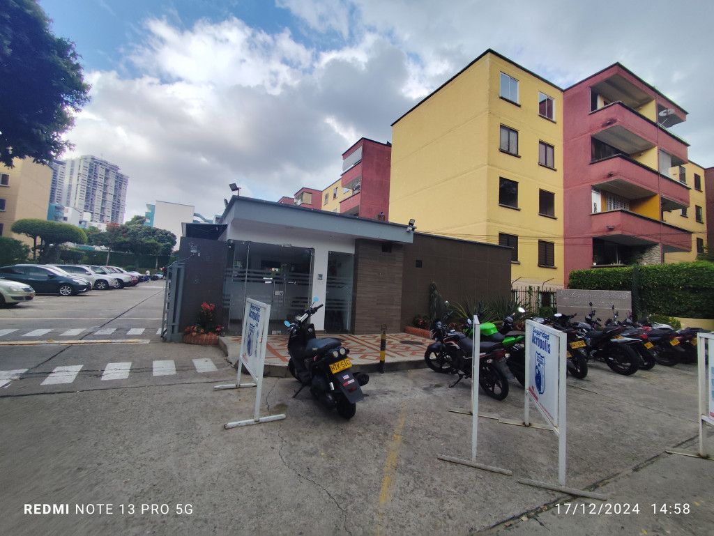 Apartamento en venta Santander Floridablanca Br La Colina Campestre 84 m2 Habitaciones 3 Baños 1 Garajes 1 Precio $300000000