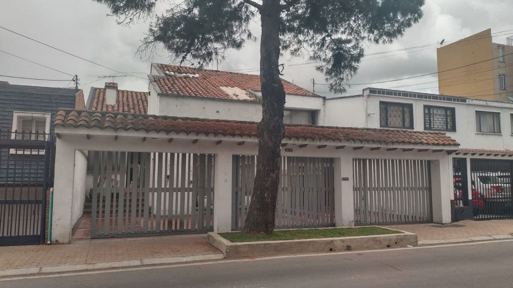 Casa en venta Cundinamarca Bogotá Nuevo Contry 334 m2 Habitaciones 3 Baños 7 Garajes 5 Precio $1750000000