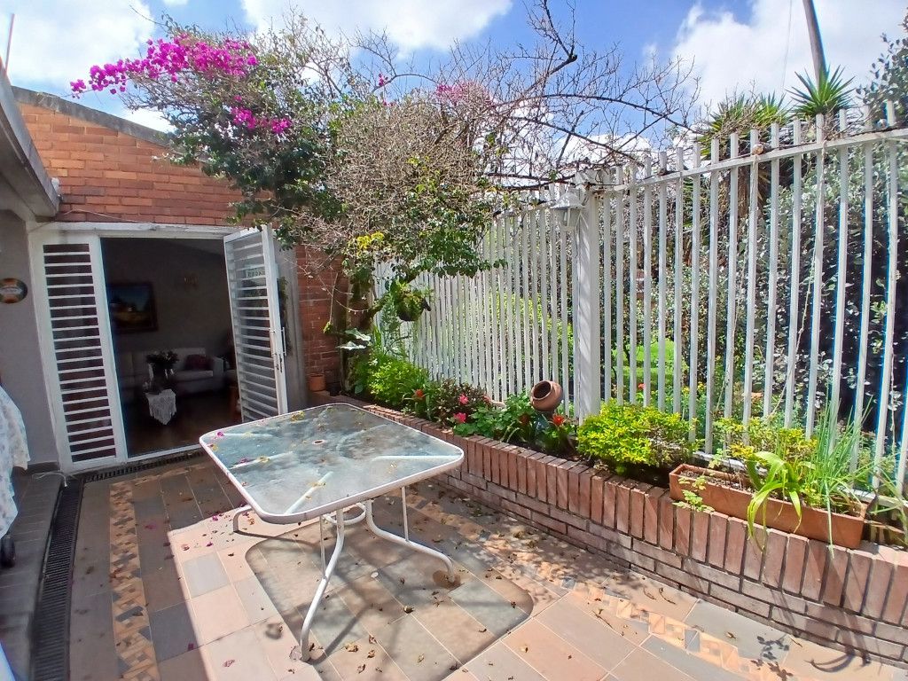 Casa en venta Cundinamarca Bogotá Ub Cordoba Niza 228 m2 Habitaciones 3 Baños 3 Garajes 2 Precio $1198000000
