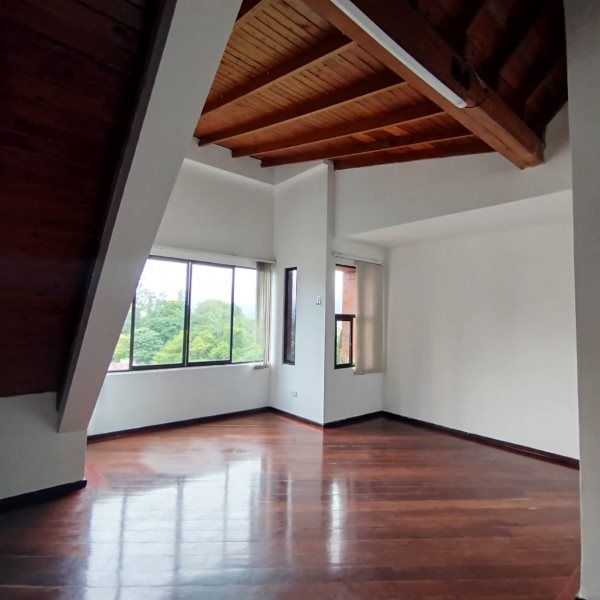 Oficina en arriendo Antioquia Medellín La Aguacatala 170 m2 Habitaciones 0 Baños 4 Garajes 2 Precio $9000000
