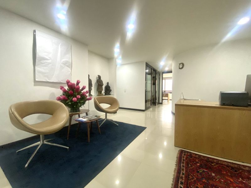 Oficina en venta Cundinamarca Bogotá El Espartillal 187 m2 Habitaciones 0 Baños 3 Garajes 2 Precio $2350000000