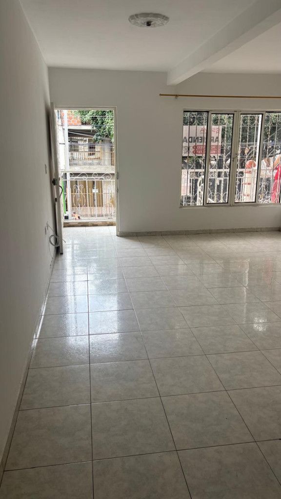 Apartamento en arriendo Valle Del Cauca Cali Aguablanca 80 m2 Habitaciones 4 Baños 1 Garajes 0 Precio $1250000