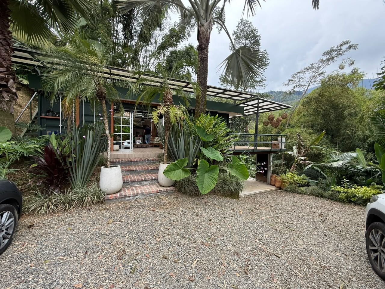 Casa en arriendo Antioquia Sabaneta Vereda La Doctora 260 m2 Habitaciones 3 Baños 3 Garajes 3 Precio $12900000