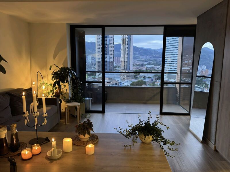 Apartaestudio en arriendo Antioquia Envigado Primavera 60 m2 Habitaciones 1 Baños 2 Garajes 0 Precio $3700000