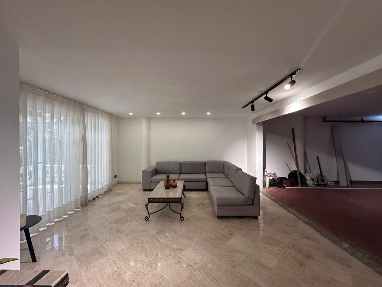 Casa en arriendo o venta Antioquia Medellín El Tesoro 320 m2 Habitaciones 3 Baños 4 Garajes 2 Precio venta $1850000000 Precio arriendo $11300000