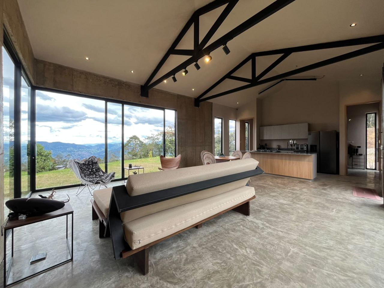 Casa en arriendo Antioquia Envigado Asd 185 m2 Habitaciones 1 Baños 2 Garajes 4 Precio $8300000