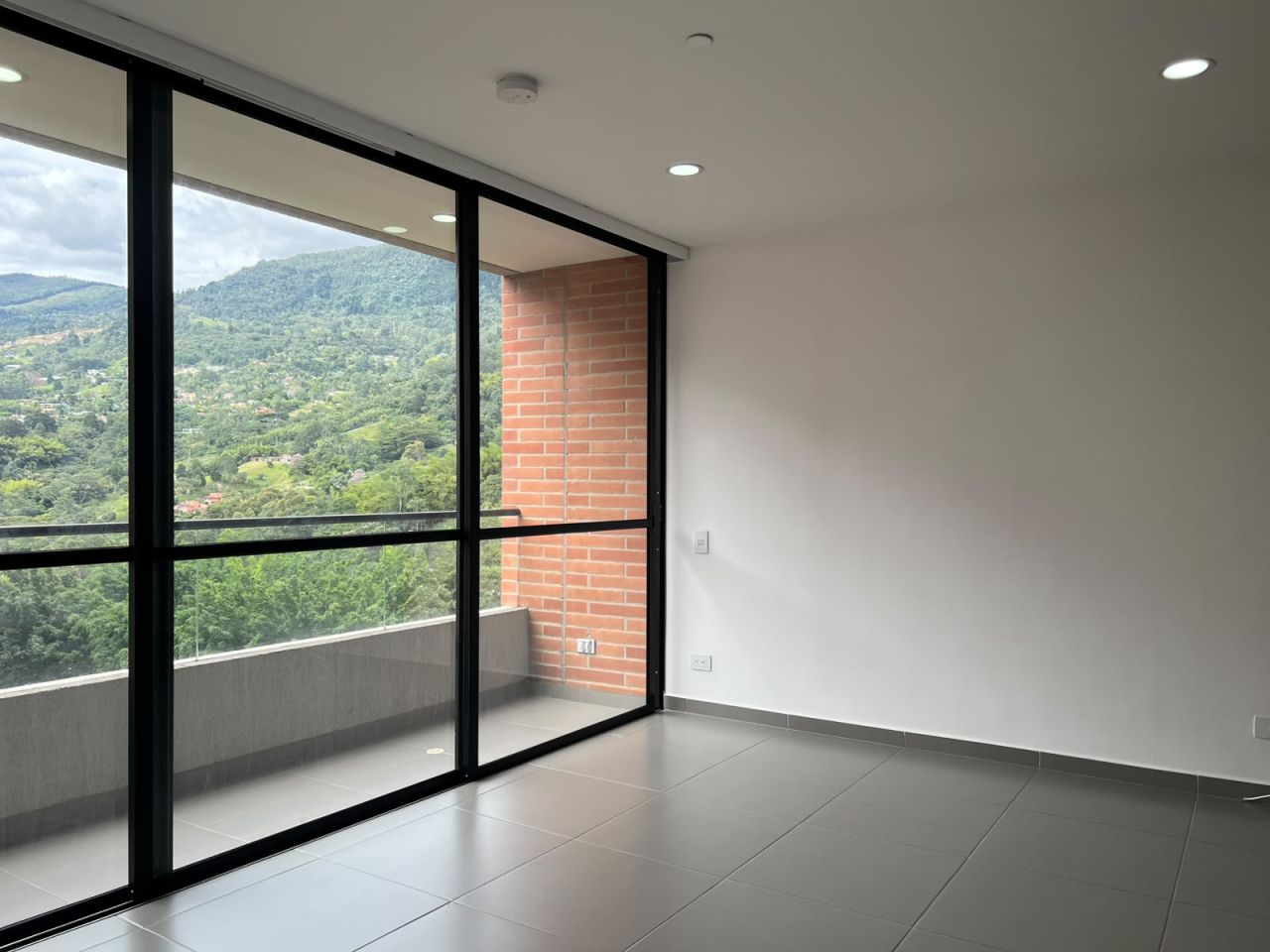 Apartamento en arriendo Antioquia Envigado Tierra Prometida 68 m2 Habitaciones 2 Baños 2 Garajes 1 Precio $5200000
