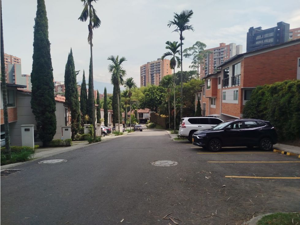 Casa en venta Antioquia Envigado El Esmeraldal 212 m2 Habitaciones 4 Baños 4 Garajes 2 Precio $1400000000
