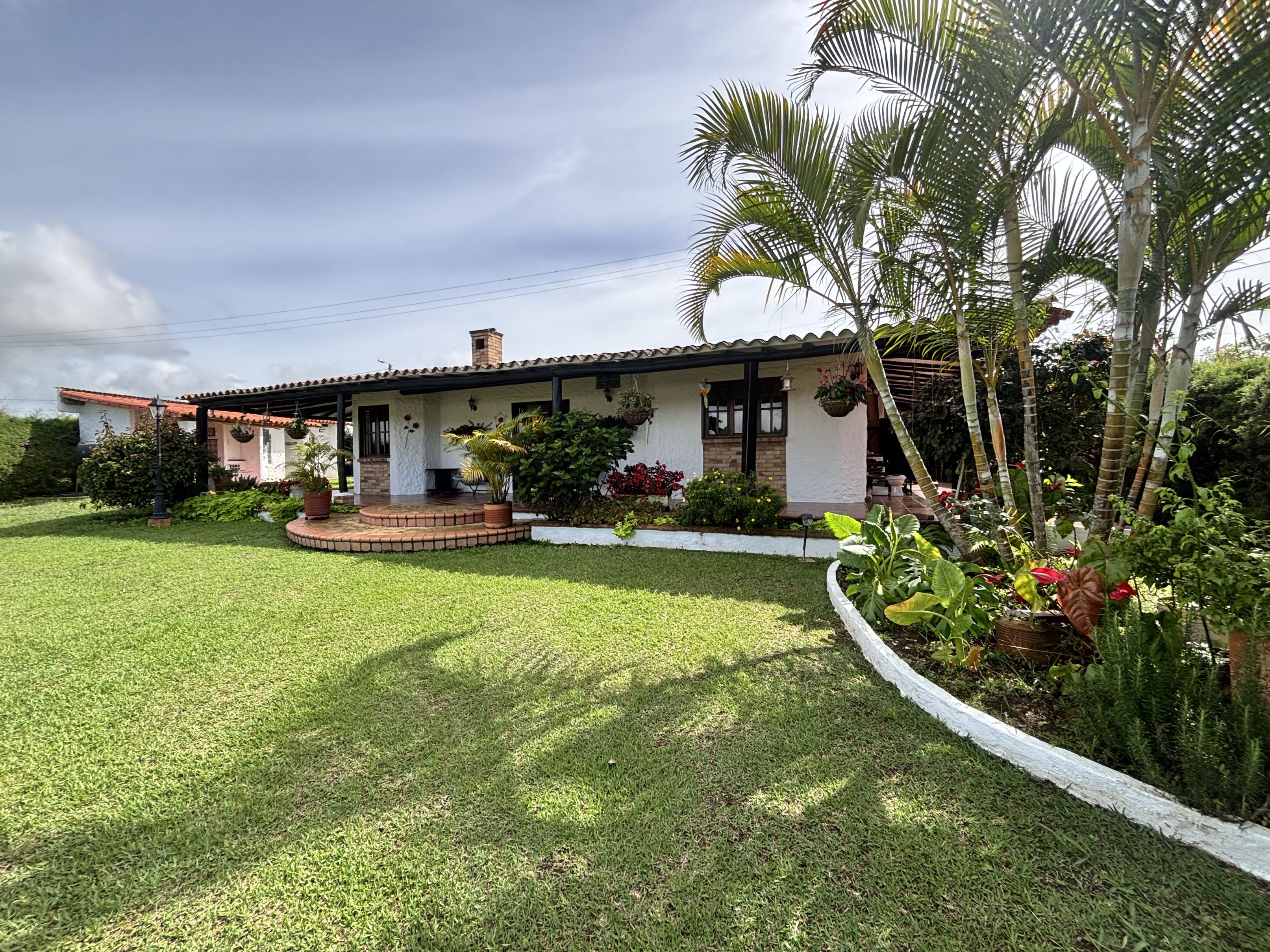 Finca en venta Santander Piedecuesta Bosques De Aranjuez 300000 m2 Habitaciones 2 Baños 4 Garajes 1 Precio $650000000