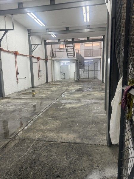 Bodega en arriendo Valle Del Cauca Cali Manzanares 2800 m2 Habitaciones 0 Baños 3 Garajes 0 Precio $5800000