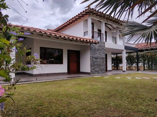 Finca en arriendo Antioquia La Ceja Centro 250 m2 Habitaciones 4 Baños 5 Garajes 2 Precio $6000000