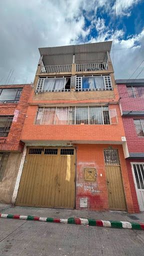 Casa en venta Cundinamarca Bogotá El Muelle 240 m2 Habitaciones 11 Baños 4 Garajes 0 Precio $680000000