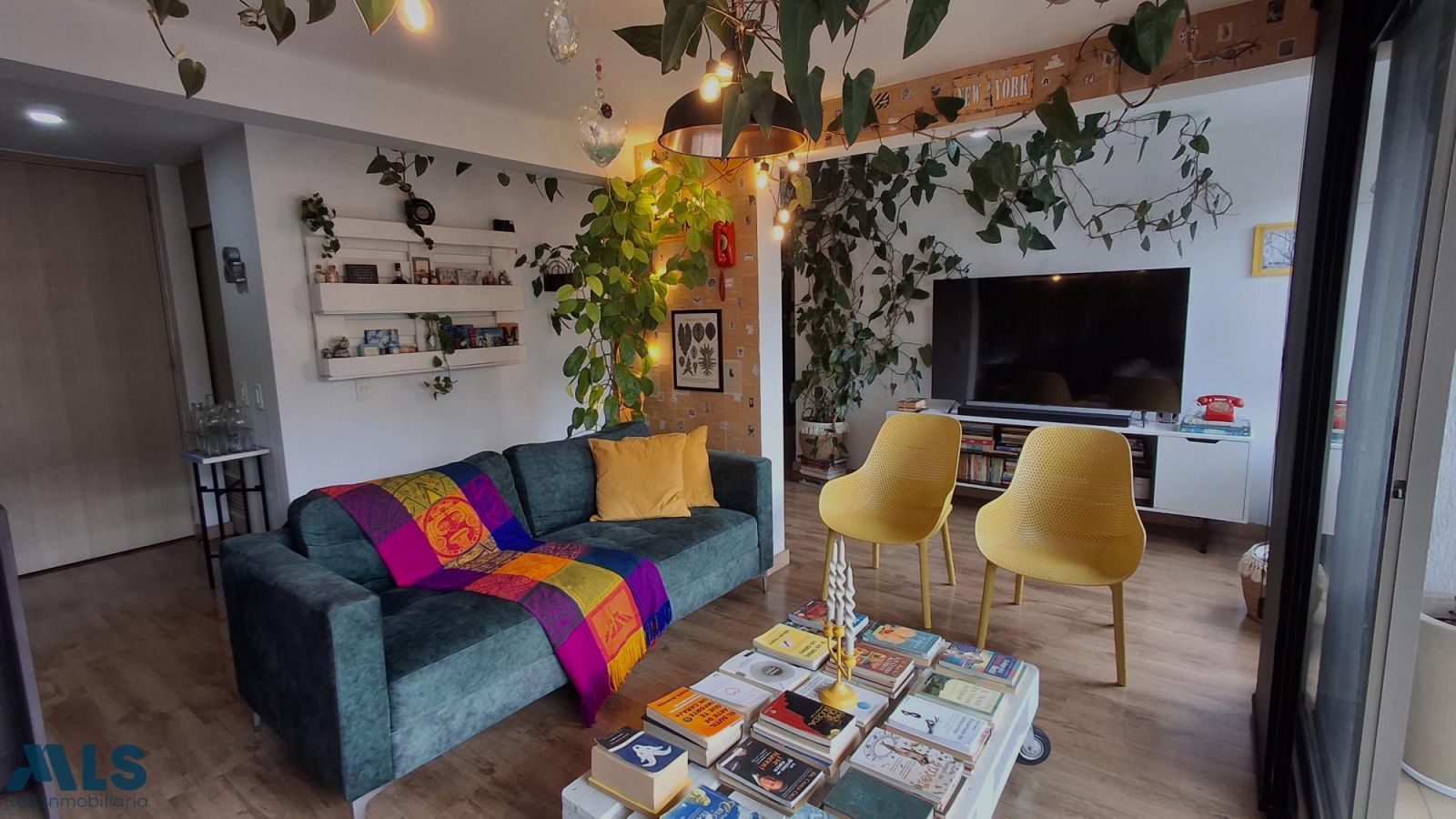 Apartamento en venta Antioquia Medellín Loma De Los Bernal 95 m2 Habitaciones 3 Baños 2 Garajes 2 Precio $865000000