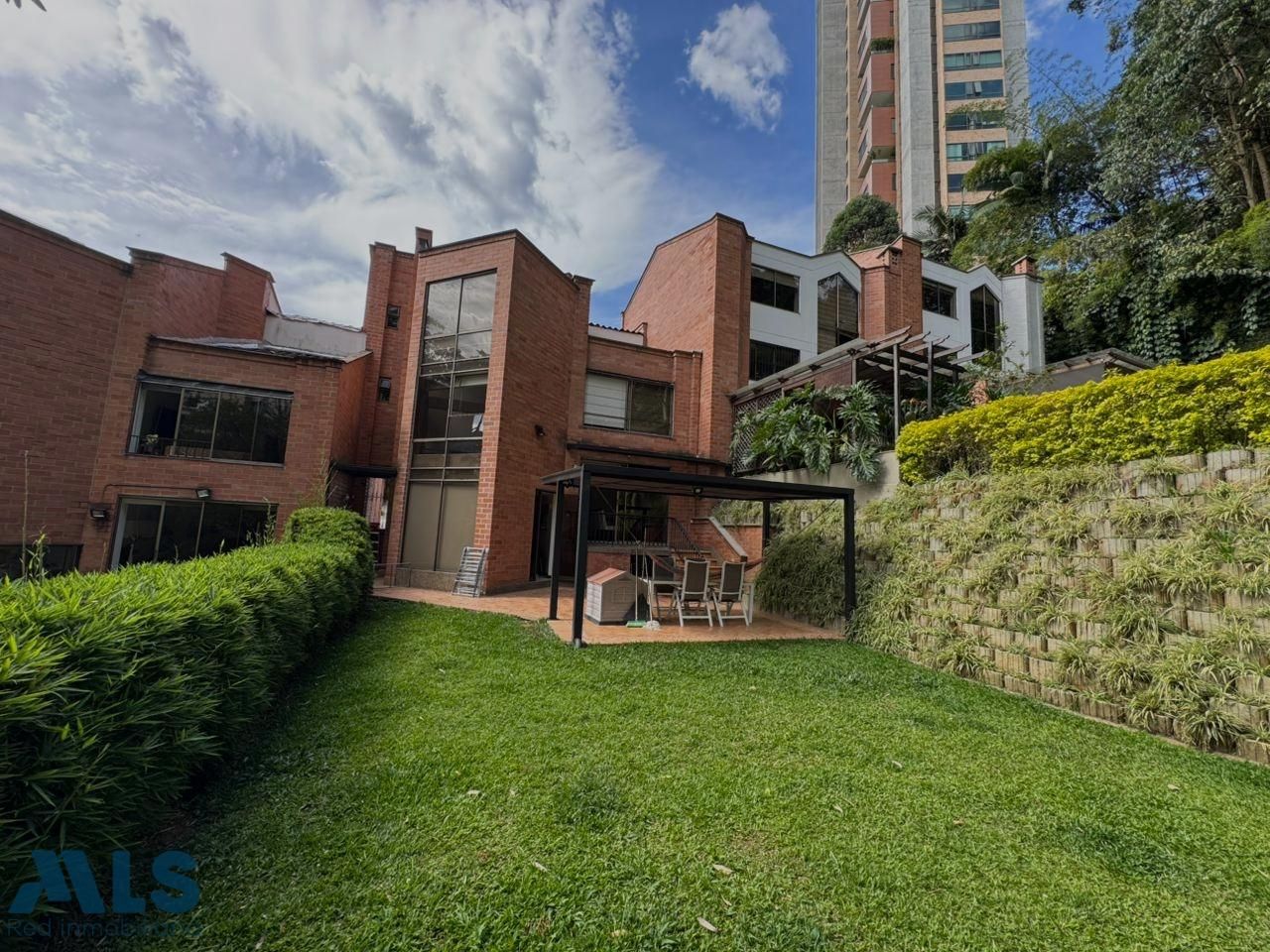 Casa en venta Antioquia Medellín Los Balsos No1 281 m2 Habitaciones 4 Baños 4 Garajes 3 Precio $1720000000