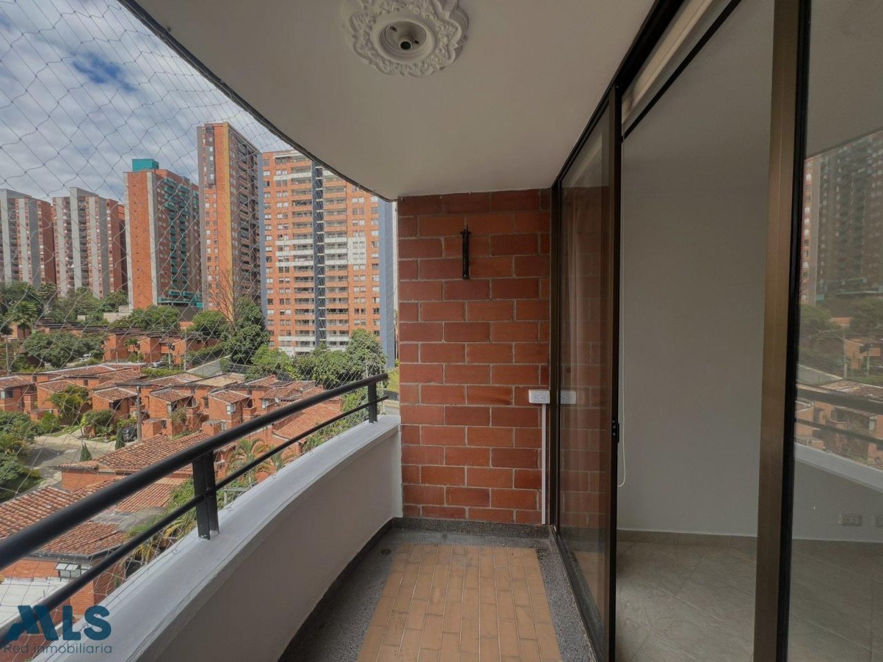 Apartamento en venta Antioquia Medellín Loma De Los Bernal 63 m2 Habitaciones 3 Baños 2 Garajes 1 Precio $480000000