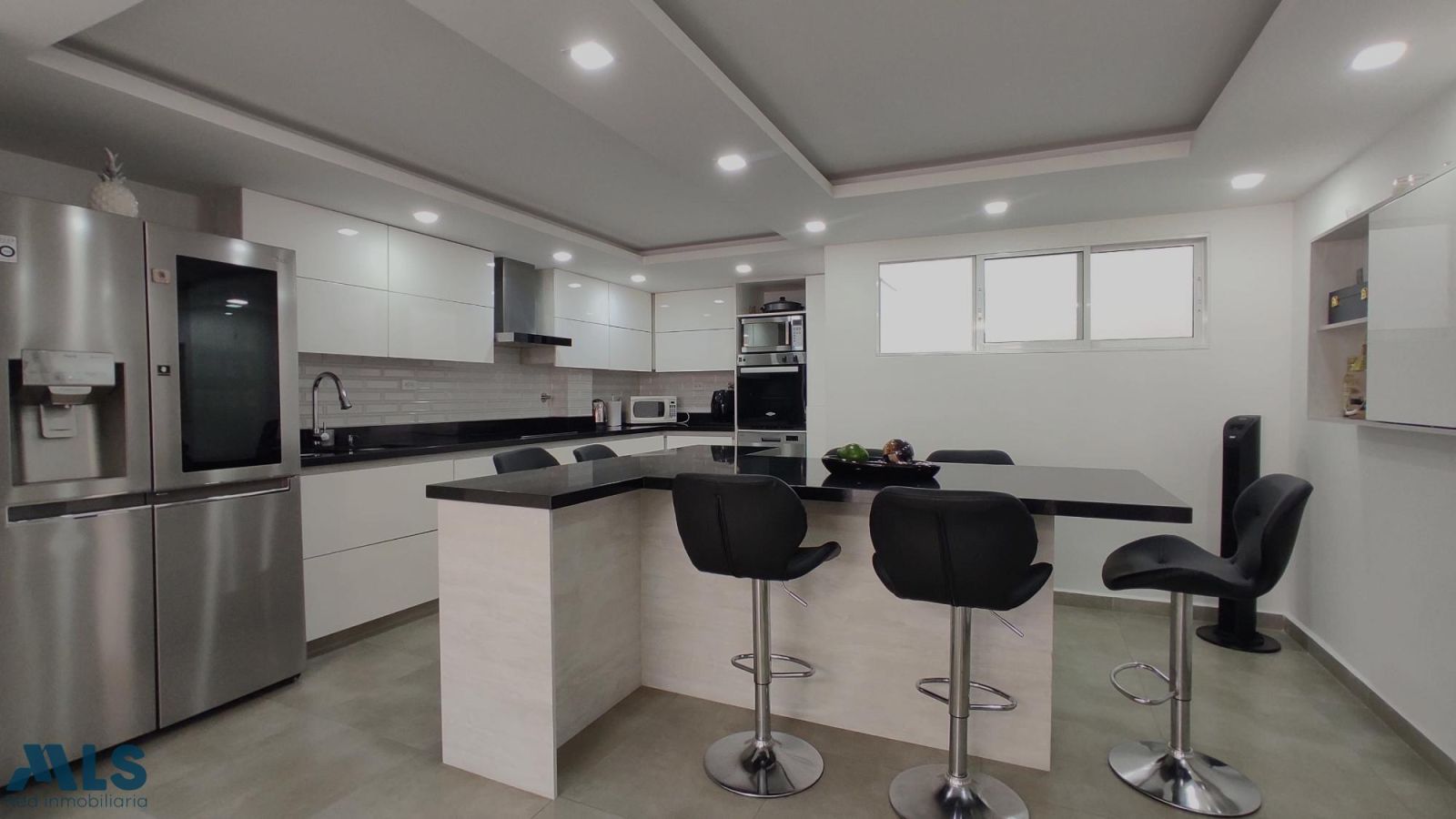 Casa en venta Antioquia Medellín Diego Echavarria 225 m2 Habitaciones 3 Baños 3 Garajes 1 Precio $1150000000