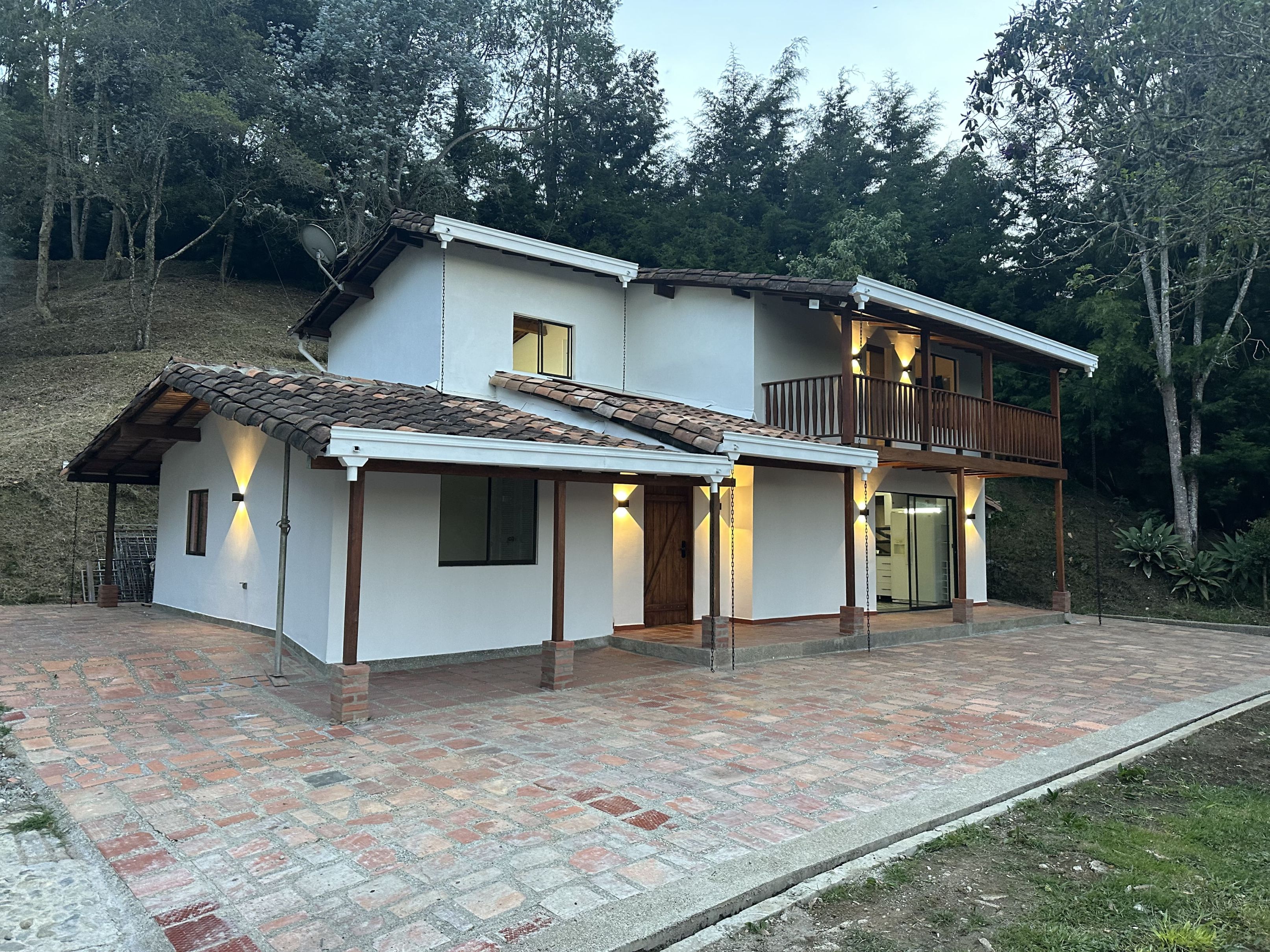 Casa Campestre en arriendo Antioquia Medellín Calle Nueva 250 m2 Habitaciones 3 Baños 2 Garajes 6 Precio $5200000