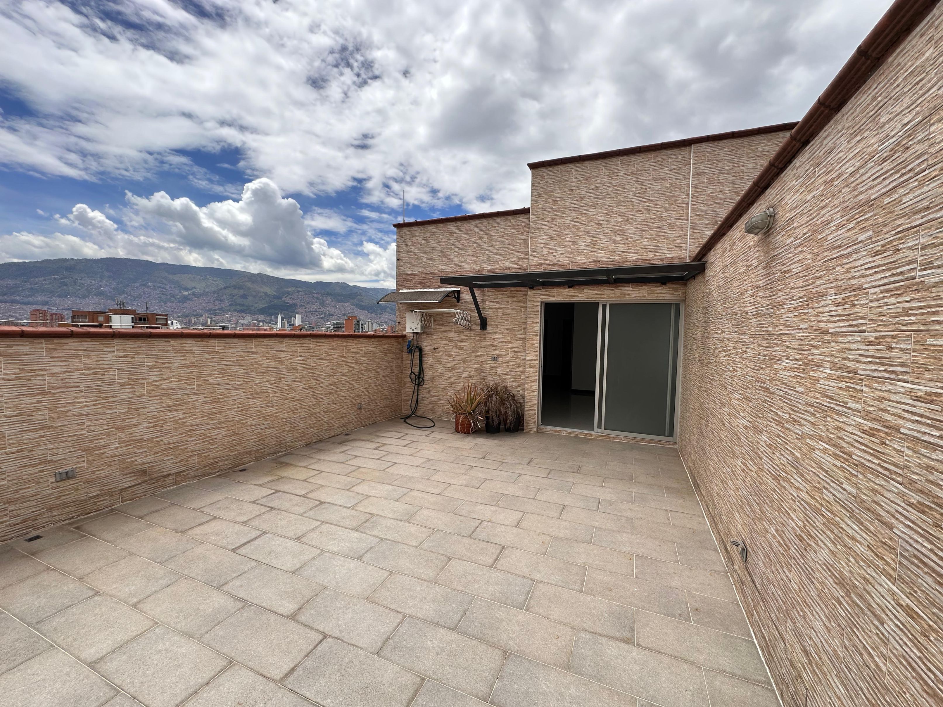 Apartamento en arriendo Antioquia Medellín Bolivariana 160 m2 Habitaciones 3 Baños 3 Garajes 1 Precio $5300000