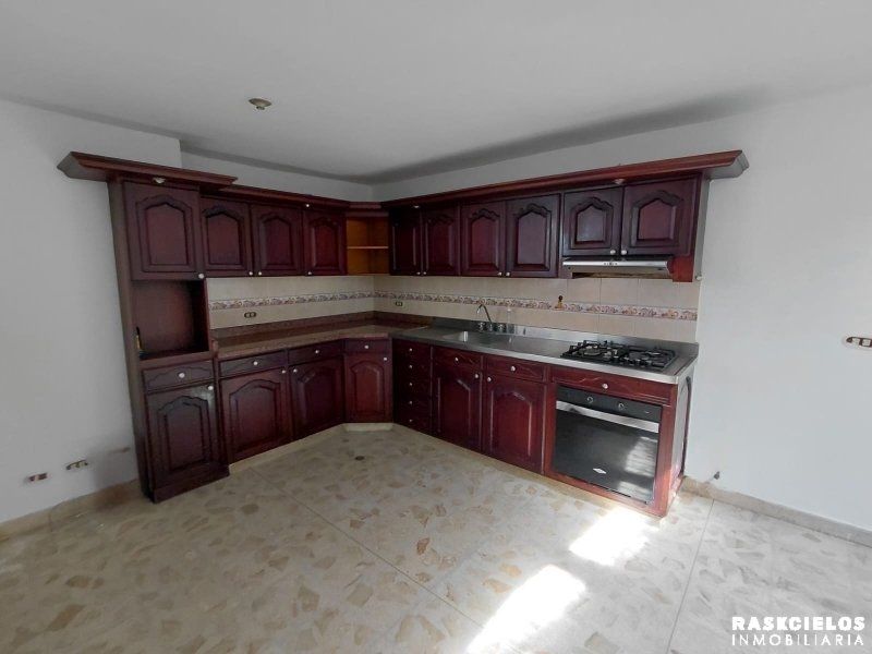 Casa en arriendo Antioquia Medellín La Castellana 290 m2 Habitaciones 4 Baños 4 Garajes 1 Precio $5600000