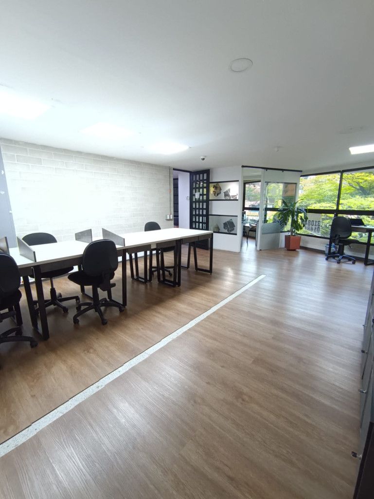 Oficina en arriendo Antioquia Medellín Los Conquistadores 140 m2 Habitaciones 0 Baños 3 Garajes 0 Precio $6600000