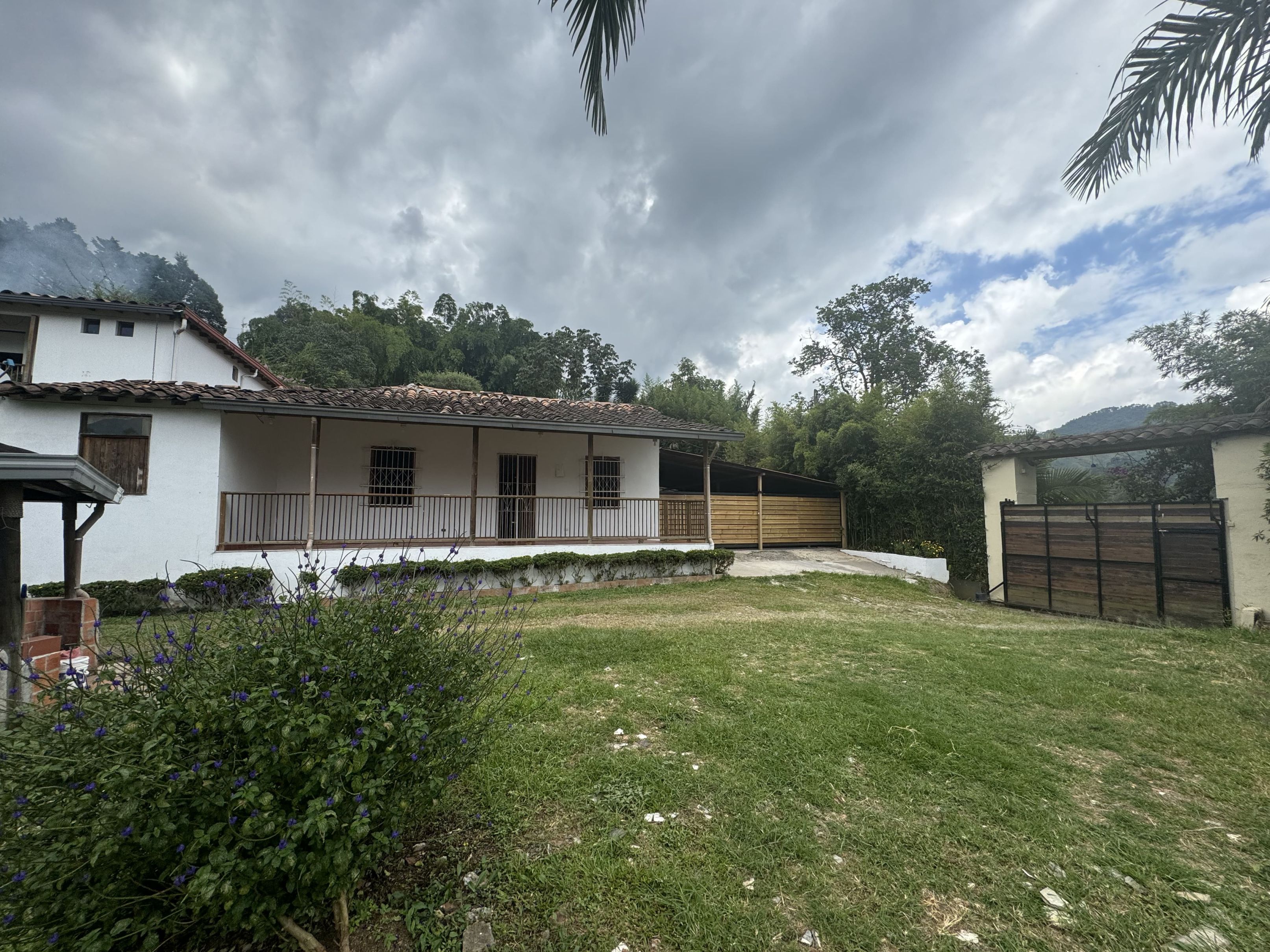 Casa Campestre en arriendo Antioquia La Estrella La Tablacita 500 m2 Habitaciones 4 Baños 3 Garajes 6 Precio $5750000