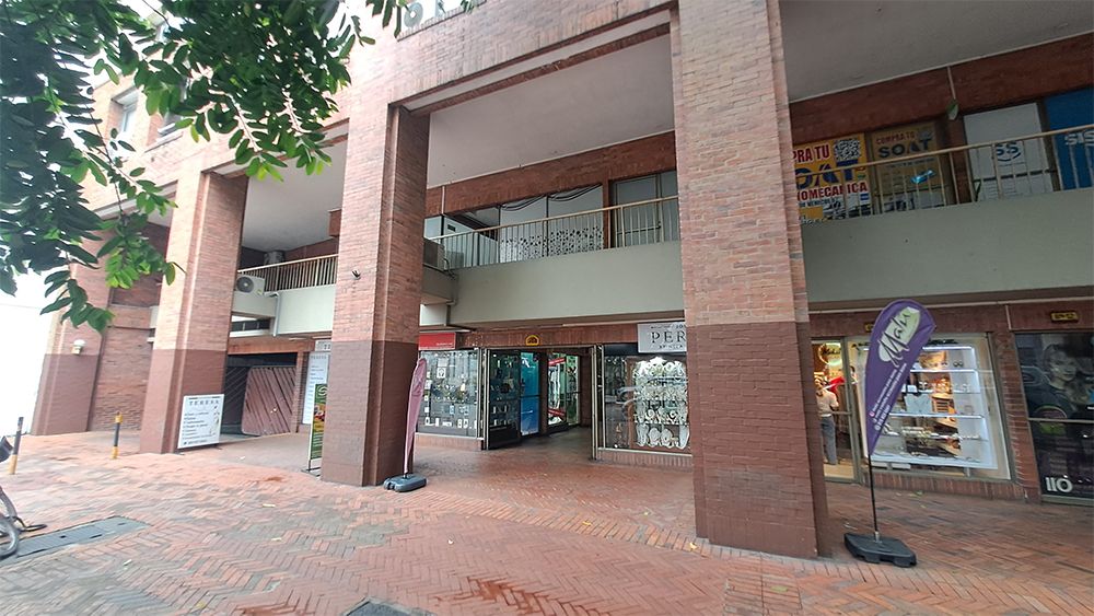 Oficina en arriendo Valle Del Cauca Cali Centenario 9 m2 Habitaciones 0 Baños 1 Garajes 0 Precio $400000