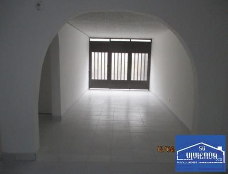 Oficina en arriendo Antioquia Medellín Tenche 180 m2 Habitaciones 0 Baños 2 Garajes 1 Precio $5500000