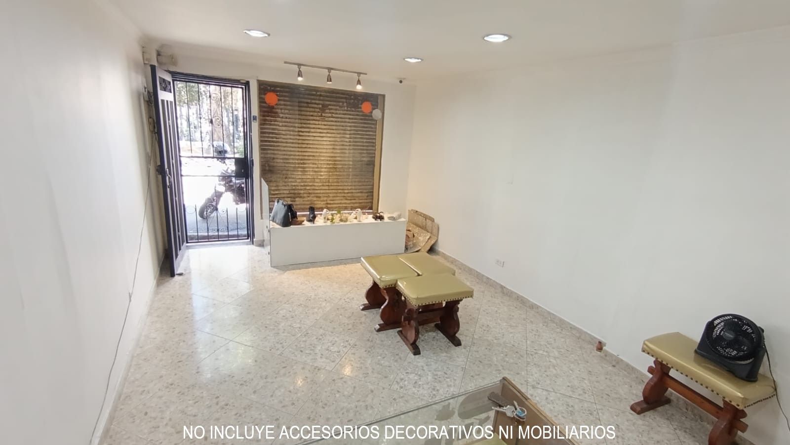 Local en arriendo Antioquia Medellín San Bernardo 46 m2 Habitaciones 0 Baños 1 Garajes 0 Precio $3800000
