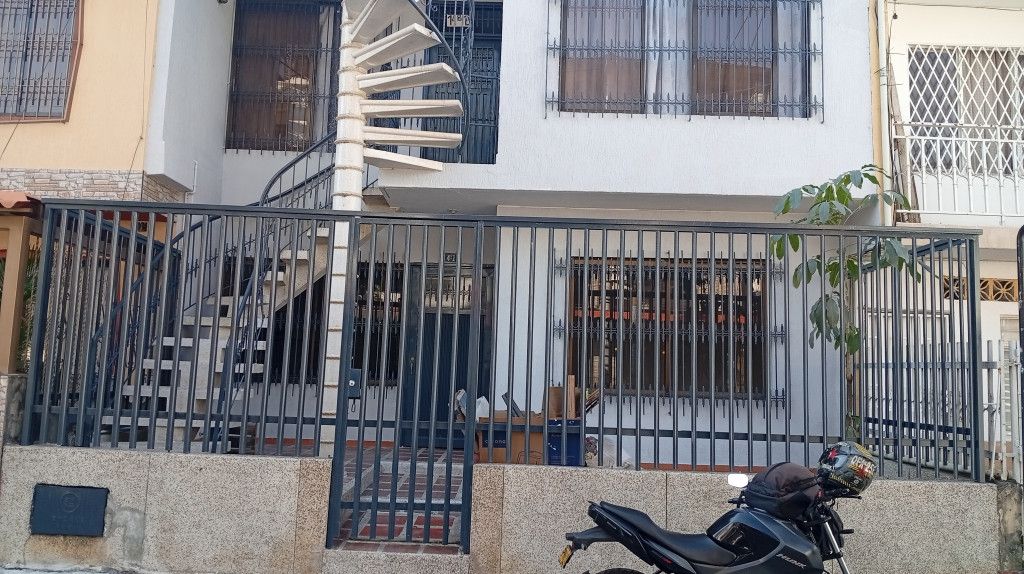 Apartamento en arriendo Valle Del Cauca Cali El Guabal 90 m2 Habitaciones 4 Baños 2 Garajes 0 Precio $1750000