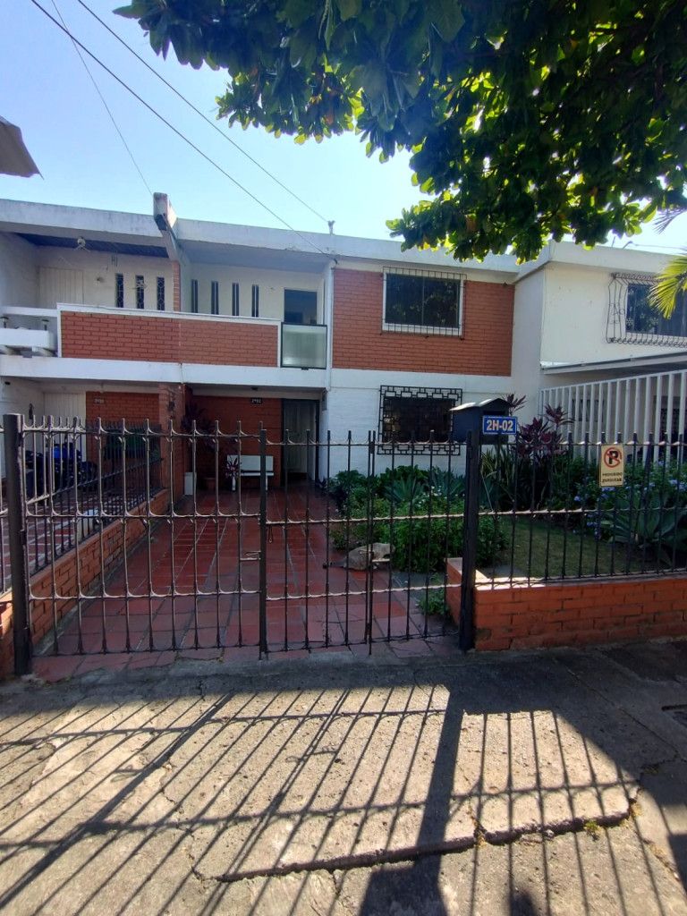 Apartamento en arriendo Valle Del Cauca Cali Urbanización La Merced 140 m2 Habitaciones 2 Baños 1 Garajes 0 Precio $1200000