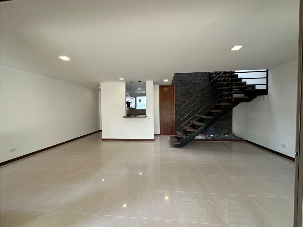 Casa en venta Antioquia Envigado Zúñiga 169 m2 Habitaciones 3 Baños 3 Garajes 2 Precio $1570000000
