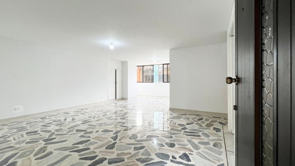 Apartamento en arriendo Valle Del Cauca Cali Cuarto De Legua - Guadalupe 118 m2 Habitaciones 4 Baños 3 Garajes 0 Precio $2000000