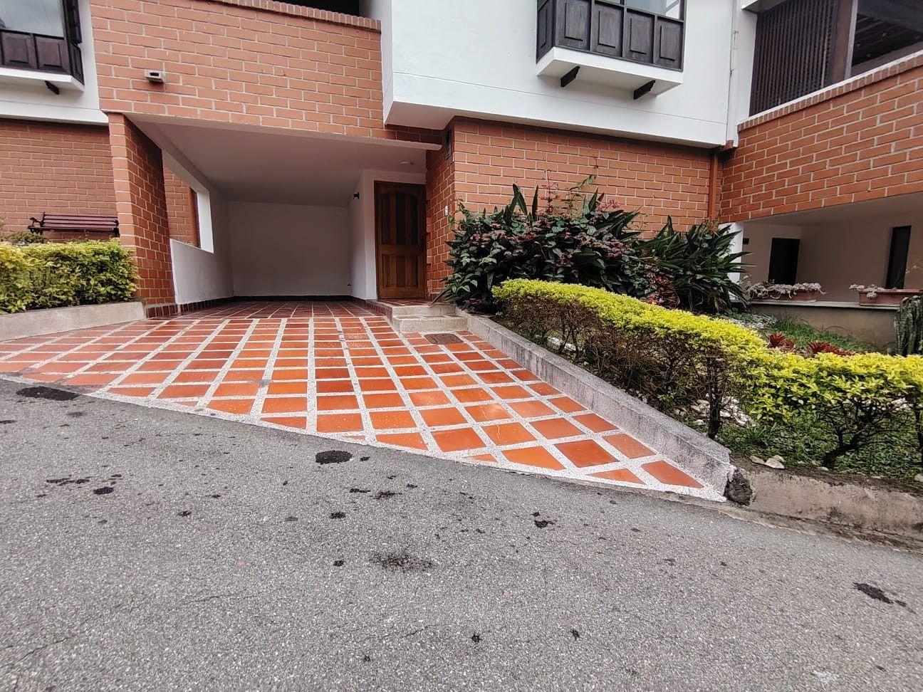 Casa en arriendo Antioquia Envigado Cascuña 250 m2 Habitaciones 4 Baños 4 Garajes 0 Precio $7000000