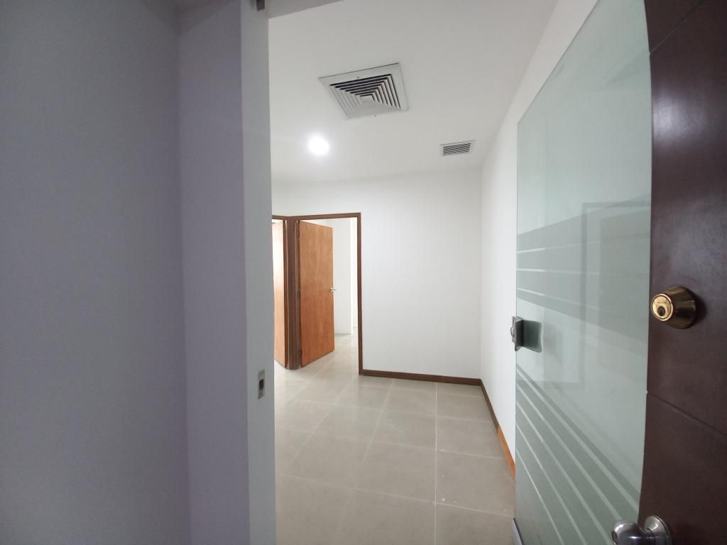 Oficina en arriendo Valle Del Cauca Cali Nn 40 m2 Habitaciones 0 Baños 1 Garajes 1 Precio $3731236