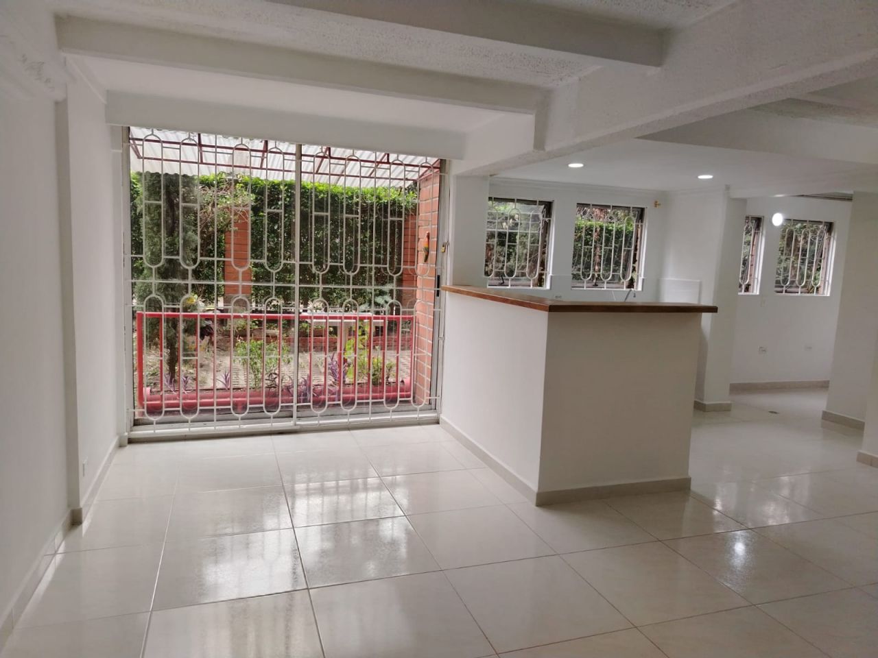 Apartamento en arriendo Antioquia Medellín Ferreni 120 m2 Habitaciones 3 Baños 2 Garajes 1 Precio $3200000