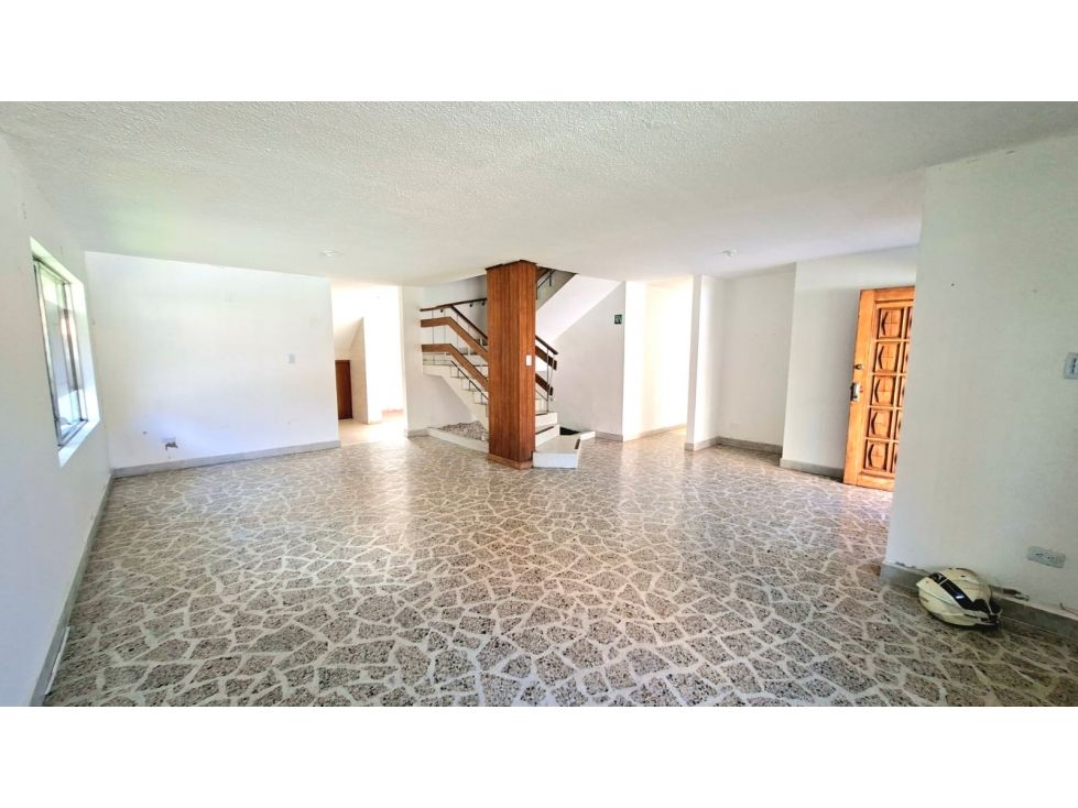 Casa en arriendo Antioquia Medellín Estadio 350 m2 Habitaciones 3 Baños 4 Garajes 0 Precio $4800000